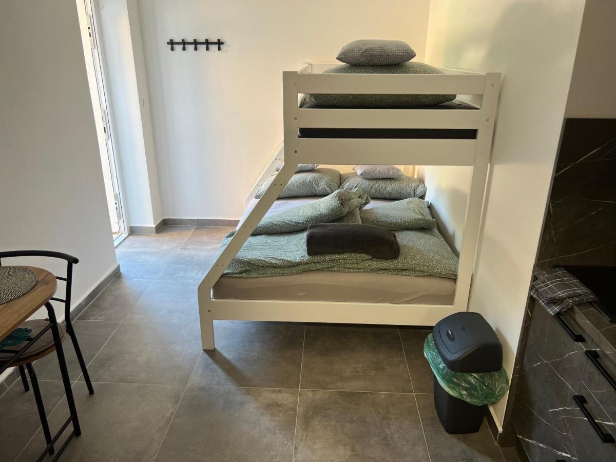 Hobiti Apartman - Bilbo Černá v Pošumaví Exterior foto